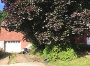 4035 Rossmoor Dr, West Mifflin, PA 15122
