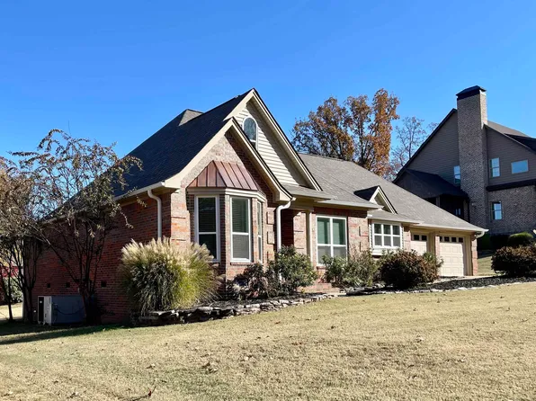 208 Red Oak Ln, Searcy, AR 72143
