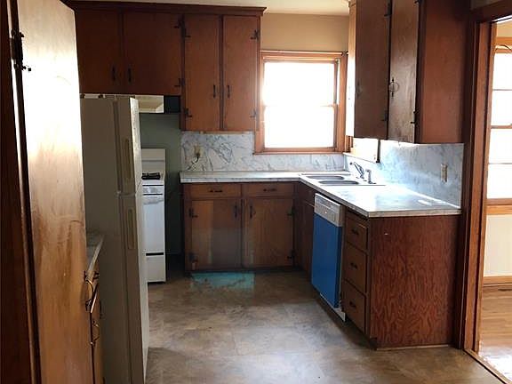 5th image of 801 S Pioneer Dr