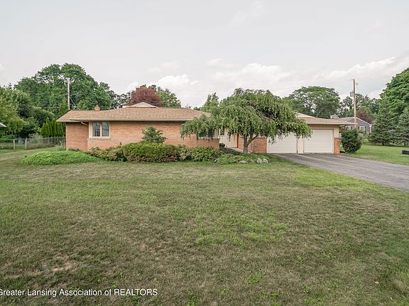 3rd image of 1665 Woodside Dr