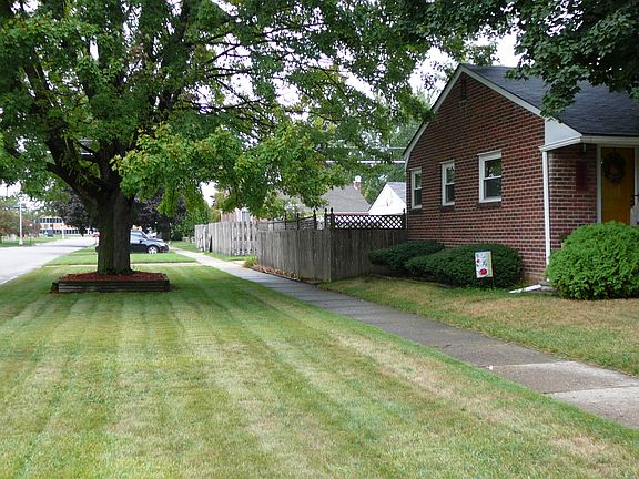 3rd image of 28284 Elmira St