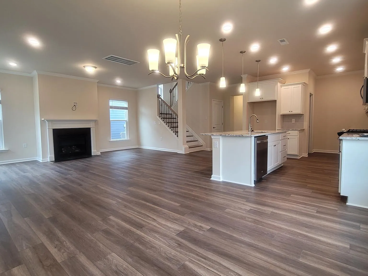 4 bed, 2486 sqft, $2,750 — Photo 4