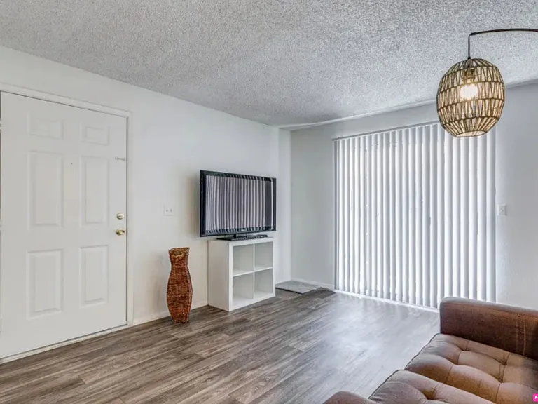 Santa Fe Apartments — Photo 11