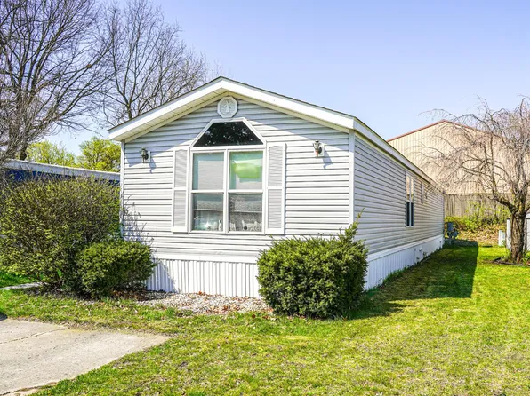 831 N Pontiac Trl #37, Walled Lake, MI 48390