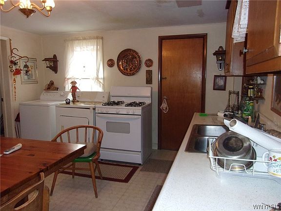 5th image of 35 Garibaldi Ave