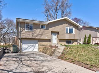16 Redwood Ln, Yutan, NE 68073