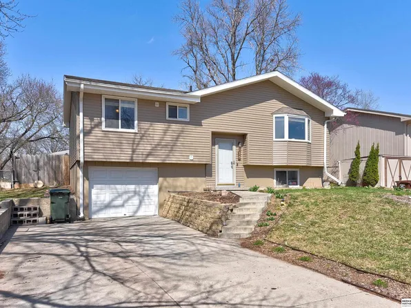 16 Redwood Ln, Yutan, NE 68073