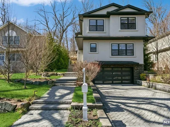 73 Cedar St, Cresskill, NJ 07626