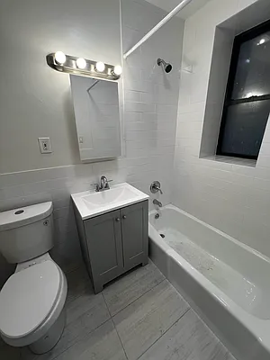 Rented by Salon Realty Corp | media 3