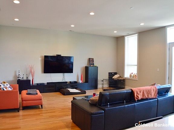 2nd image of 1637 W Warren Blvd #3