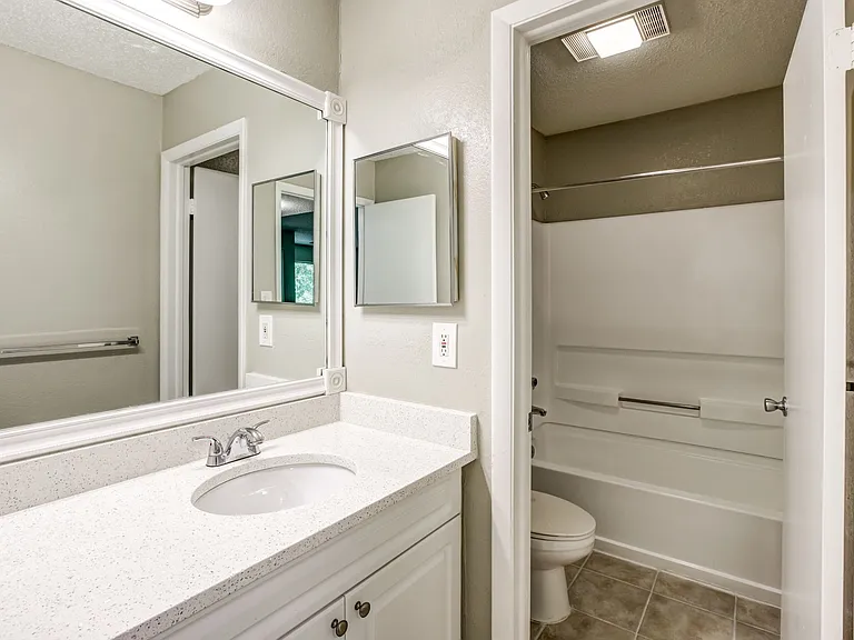 Stone Creek Apartments — Photo 45