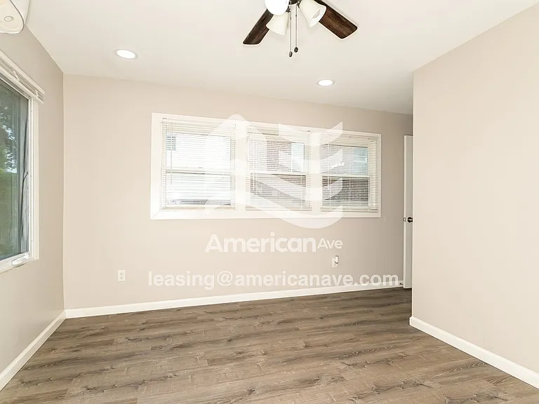 189613_009_main_bedroom_8.jpg