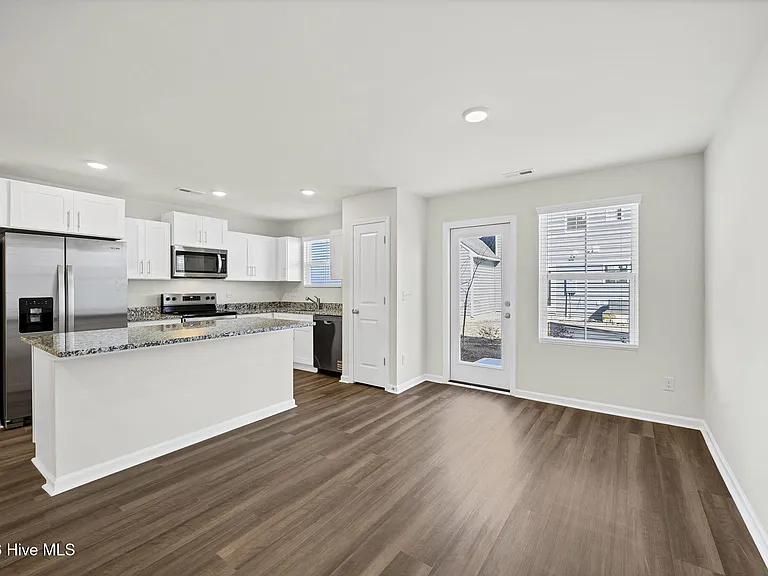 24 W Farley Dr — Photo 7