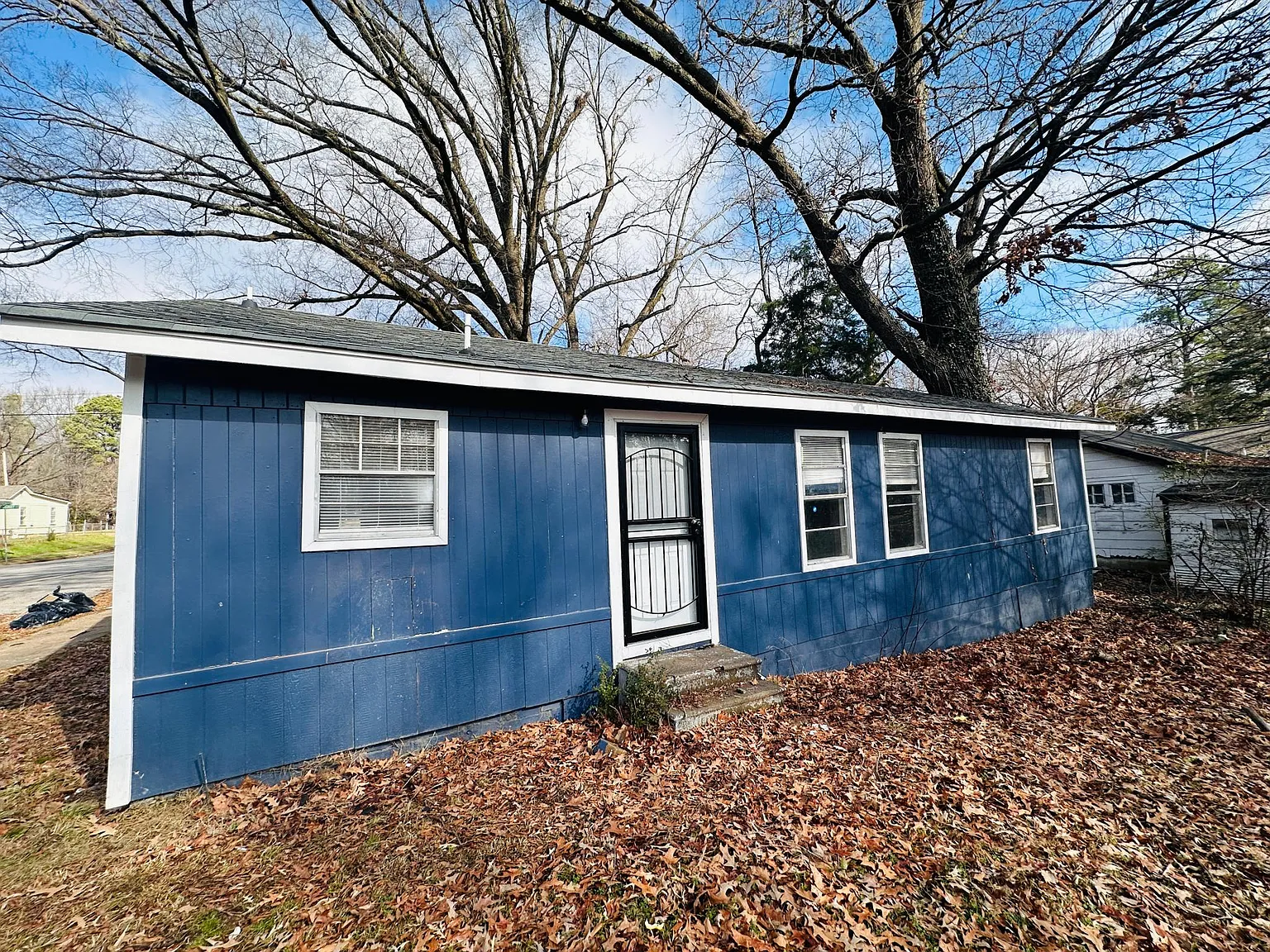 3 bed, 1000 sqft, $995 — Photo 2