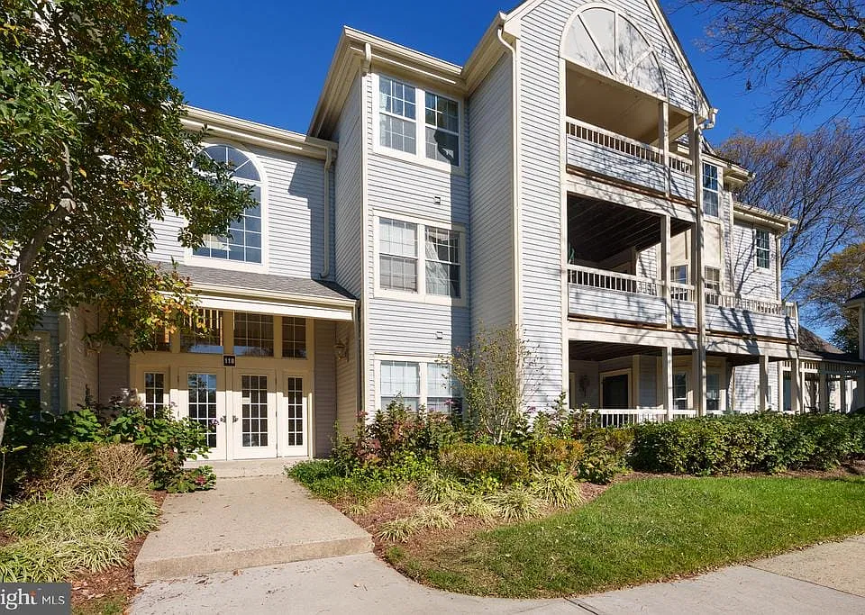 110 Lowell Ct #12