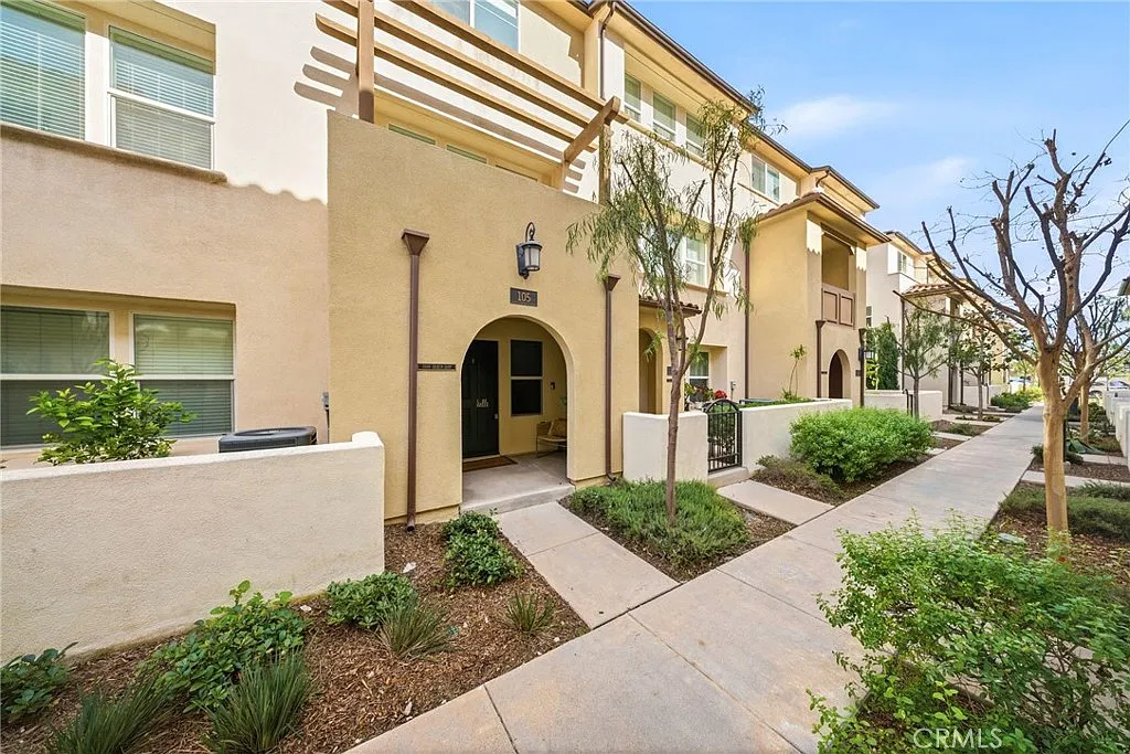 3 bed, 1552 sqft, $3,500 — Photo 2