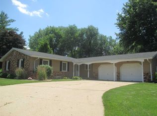 1 Marion Point, Pekin, IL 61554