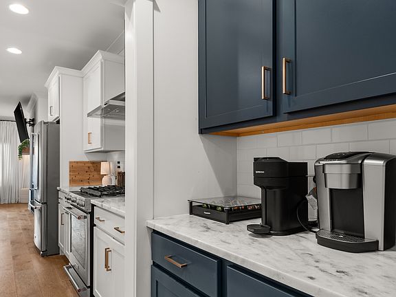 4th image of 5605A California Ave