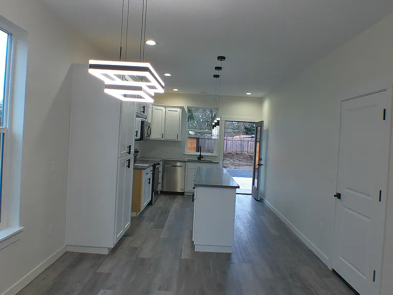 528 S 7th St — Photo 33