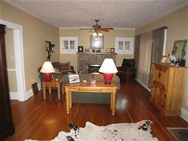 2nd image of 886 Hereford Dr