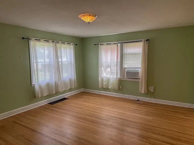 219 Langford Ct — Photo 4