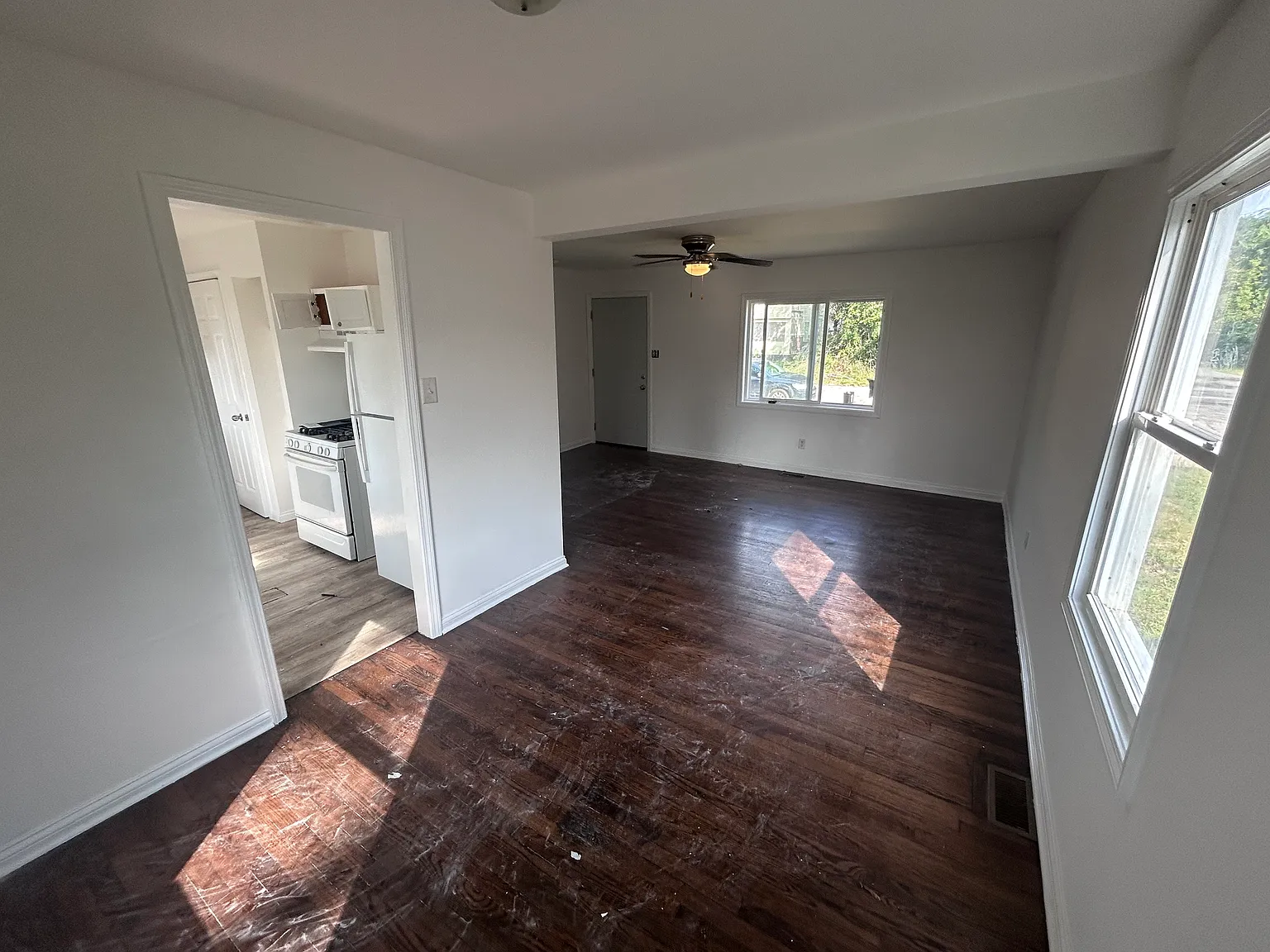 3 bed, 1900 sqft, $1,595 — Photo 4
