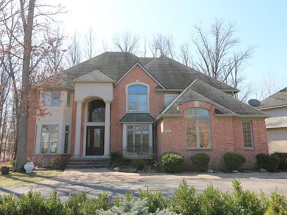3rd image of 6993 Lakemont Cir