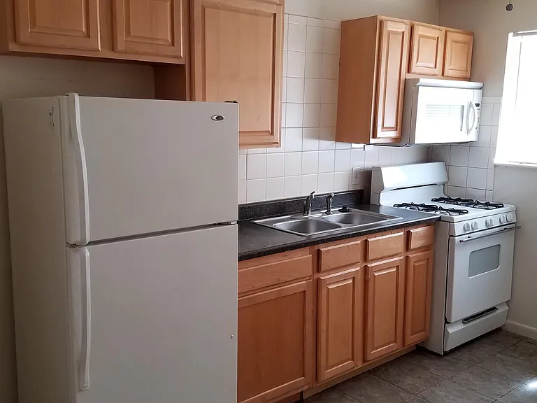 Maplewood Square Apartments — Photo 29