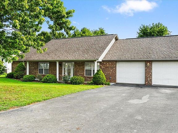 2nd image of 1710 Primrose Ct