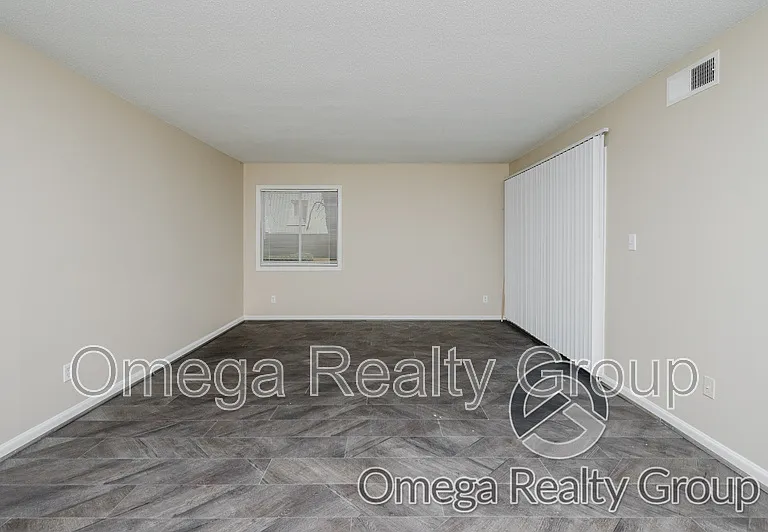 Camelot Apartments — Photo 70