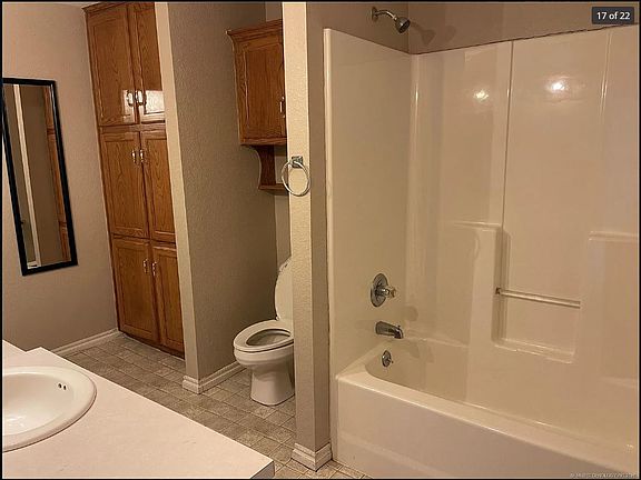 3rd image of 524 S 10th St