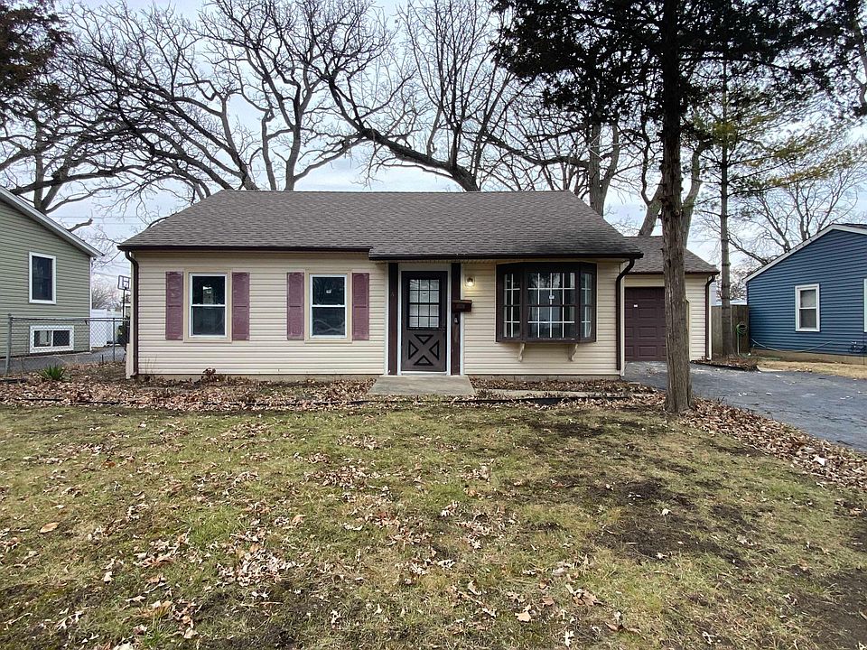 4 E Pine St, Streamwood, IL 60107 Zillow