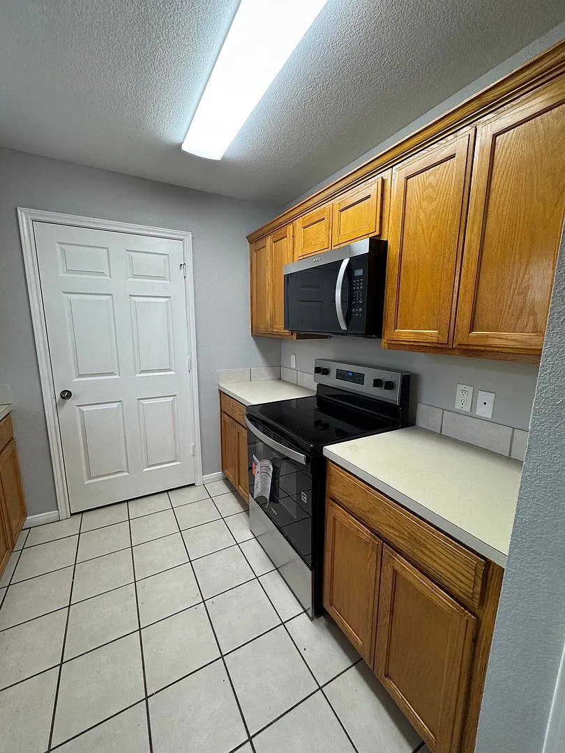 Four Bedroom in China Spring ISD — Photo 3
