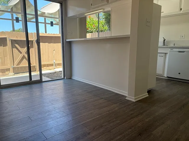 633 E Foothill Blvd — Photo 7