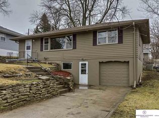 3663 Summit St, Omaha, NE 68112