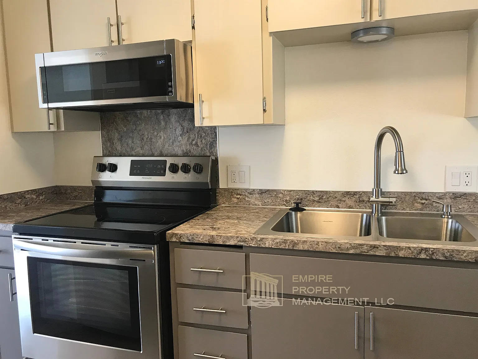 703 Kings Row — Photo 4