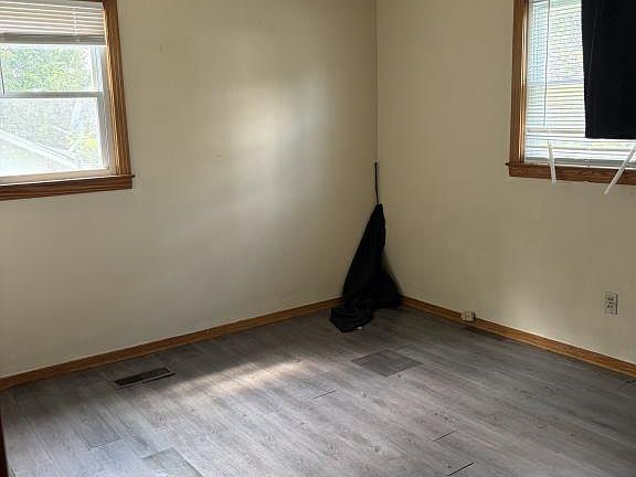 4th image of 401 W Main St