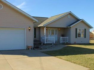 706 Fulton St, Gillespie, IL 62033