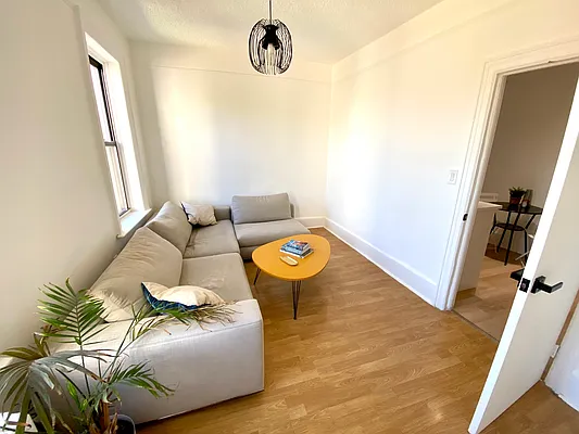 Rented by REALTY QUEST NEW YORK INC | media 8