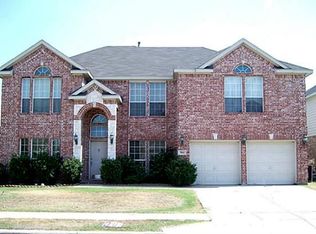 301 Crescent Creek Ln, Fort Worth, TX 76140