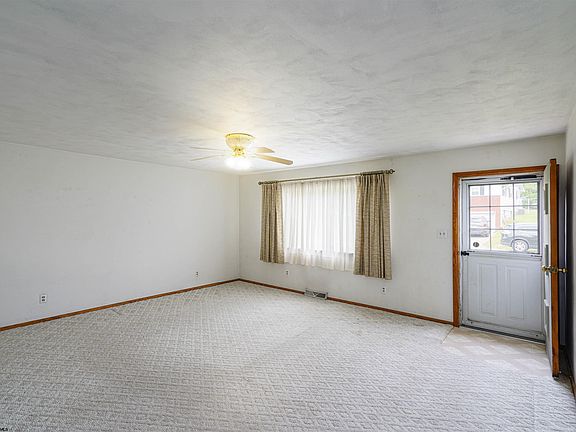 3rd image of 139 Circle Dr