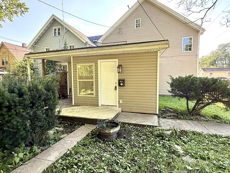 220 N Cherry St #3 — Photo 2