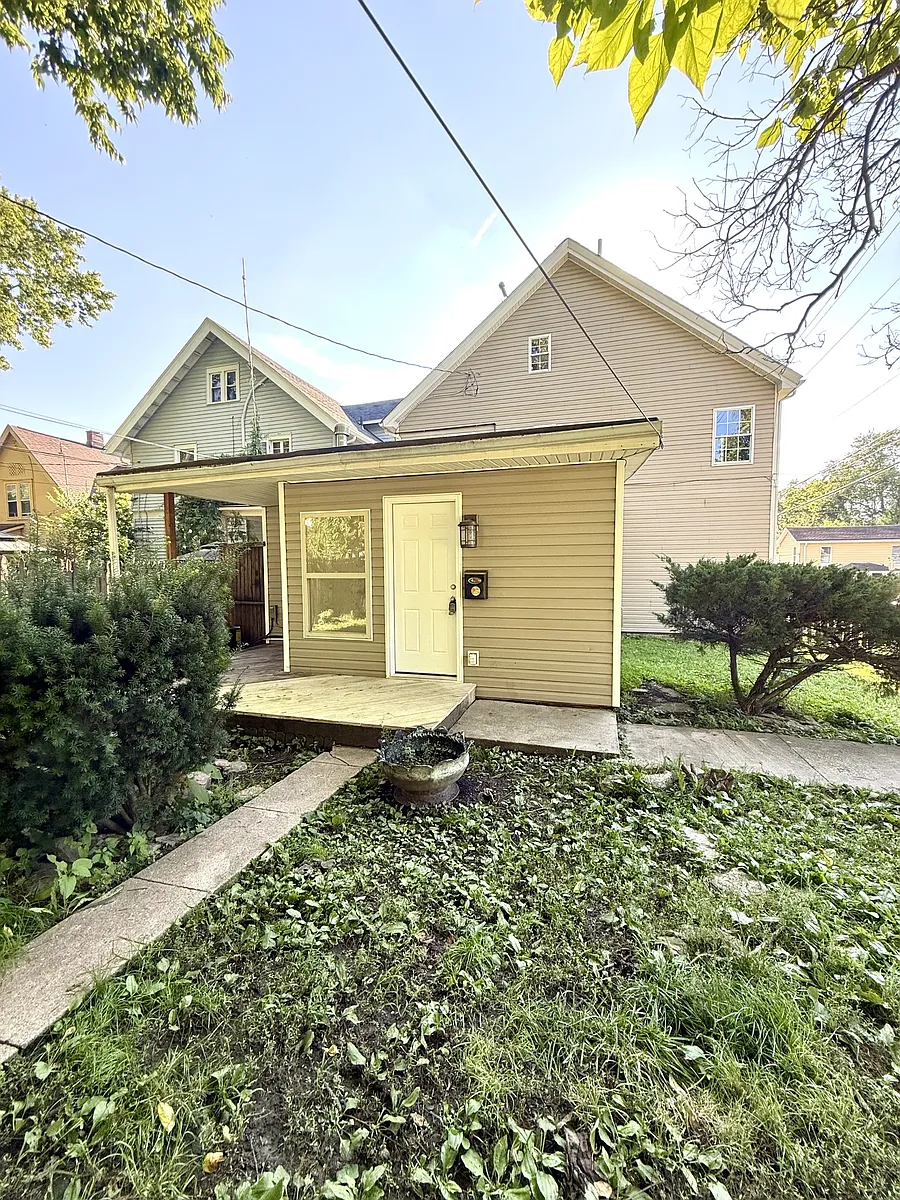 Building Photo - 220 N Cherry St #3