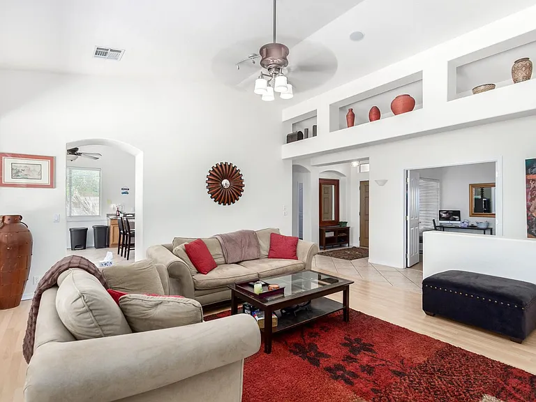 5203 E Wallace Ave — Photo 4