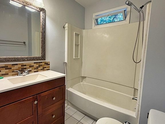 2nd image of 1183 Chestnut St #0