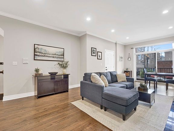 4th image of 813 N Bishop St #1
