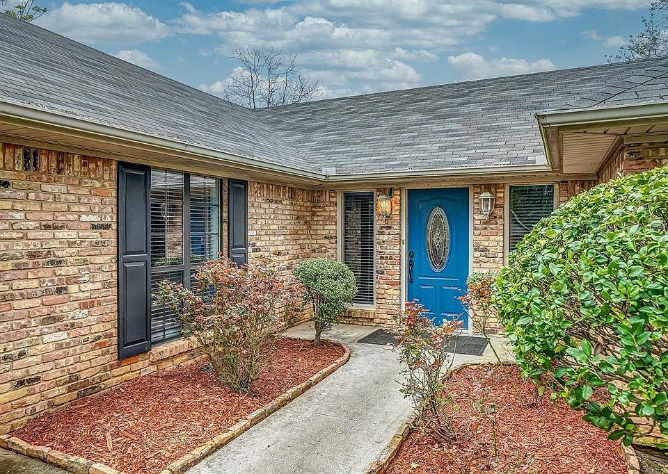 1st image of 824 Willowcreek Dr