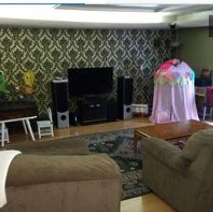 large family room (no longer furnished)