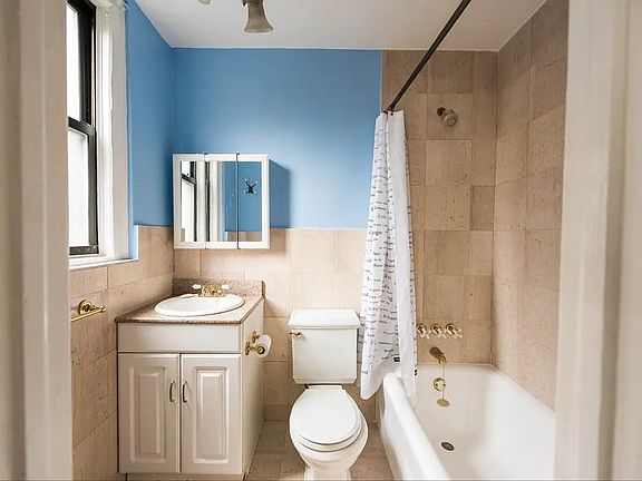 5th image of 157 E 72nd St APT 1B