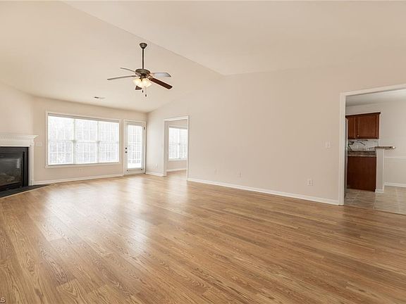 3rd image of 5862 Sunny Ridge Trl